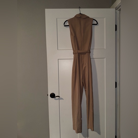 Black Halo Brittan Wide Leg Jumpsuit in Desert Sand 8 - Picture 3 of 6
